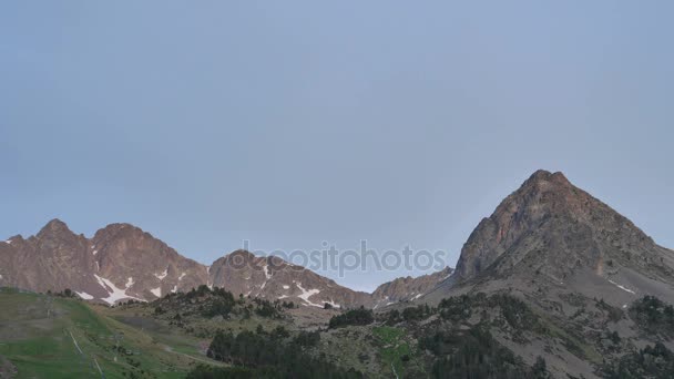 Zonsondergang time-lapse in de Pyreneeën van Andorra — Stockvideo