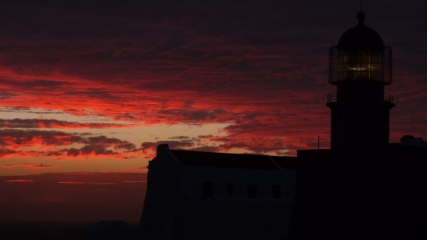 Маяк в Португалии на закате — стоковое видео