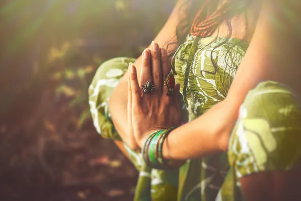 Woman in yoga position closeup — Stock fotografie