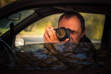 Arabada gizli gizli fotoğraf çıkart