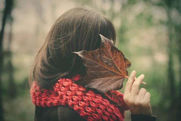 Woman with autumn leaf hide face outdoor — Stock Photo, Image