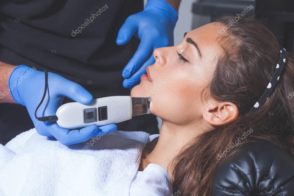 woman treatment with ultrasonic spatula