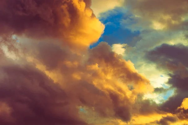 Schöne dramatische Winter Wolkenlandschaft Hintergrund — Stockfoto