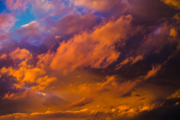 Beautiful dramatic winter cloudscape — Stock Photo, Image