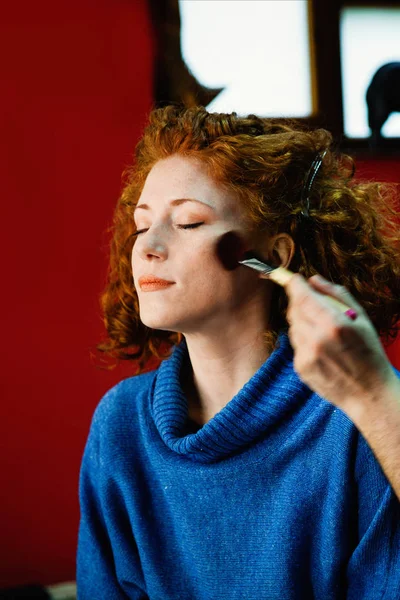 Ginger girl makeup indoor — Stock Photo, Image