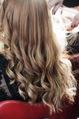 saç Studio uzun saçlı sarışın kadın