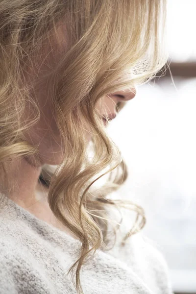 Strand of blond wavy hair — Stock Photo, Image