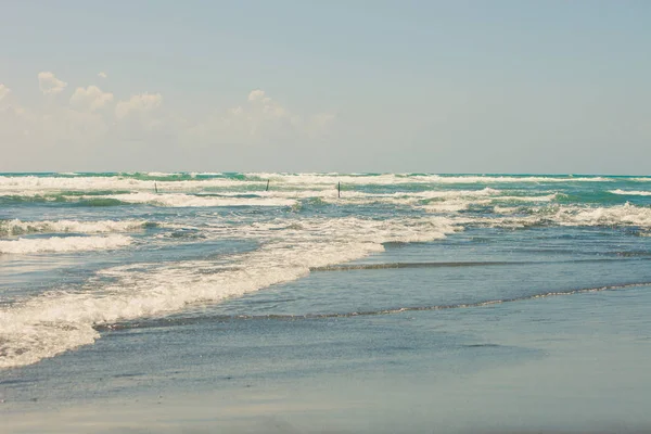 Praia de areia em cores pastel — Fotografia de Stock