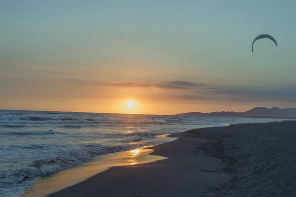 Sunset at sand beach at sea Ada Bojana — Stock Photo, Image