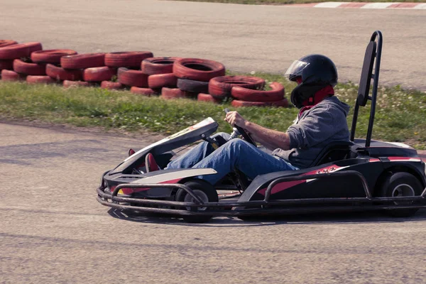 Man drive go kart on track back view — Stock Photo, Image