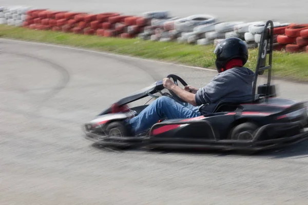 Man drive go kart on track back view — Stock Photo, Image
