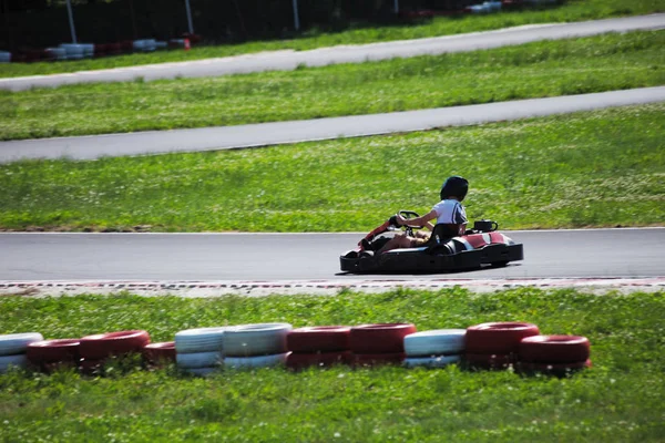 Man drive go kart on track — Stock Photo, Image