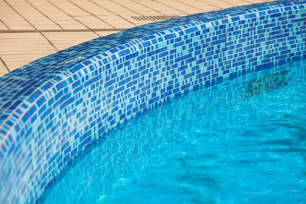 Tiled edge of swimming pool — Stock Photo, Image