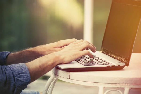 Man hands using laptop outdoor closeup — Stock Photo, Image