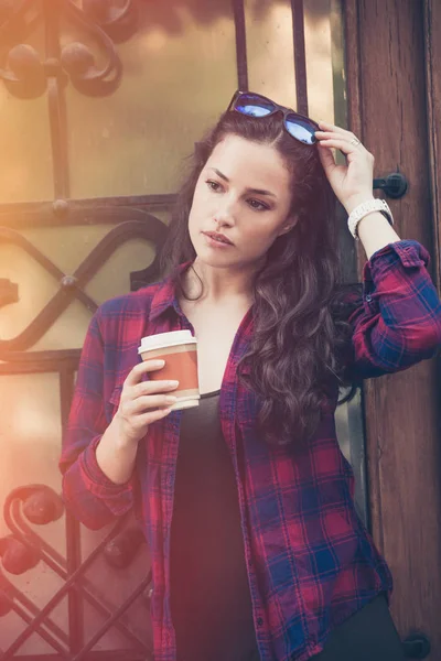 Young woman with  coffee to go outdoor in the city — Stock Photo, Image