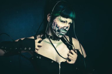 korkunç cyber iskelet kadın studio vurdu