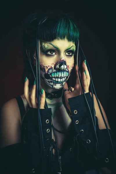 Страшна кібер скелет жінка студія — стокове фото