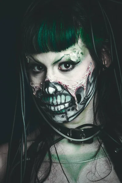 Halloween spaventoso cyber scheletro donna studio — Foto Stock