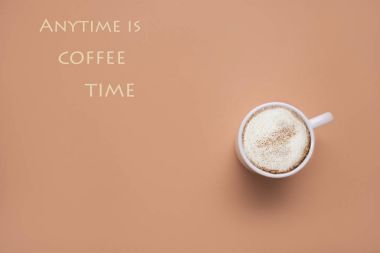 kahve fincanı kapuçino pastel arka plan en iyi görünümü ile