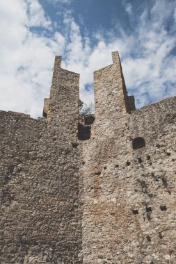 Eski kalenin duvarları