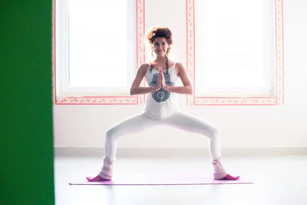 Young woman practice yoga indoor full body shot — Stock Photo, Image