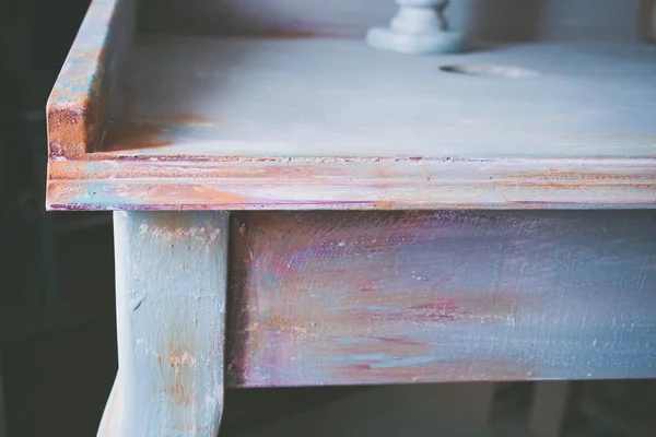 Parte da mesa de madeira pintada com tinta calcária diy ideias — Fotografia de Stock