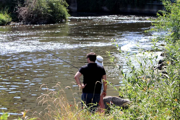 Junge Frau und junger Mann mit Forrónadrág — Stock Fotó