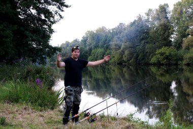 Çadırda genç adam