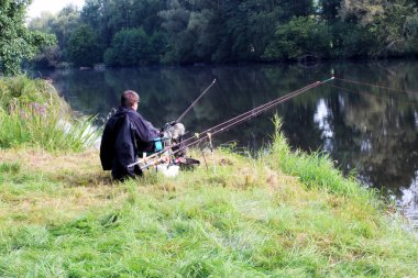 Çadırda genç adam