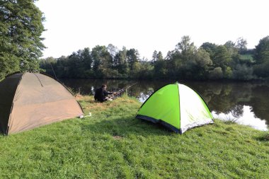 Çadırda genç adam