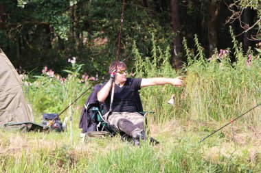 Çadırda genç adam