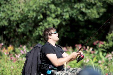 Çadırda genç adam