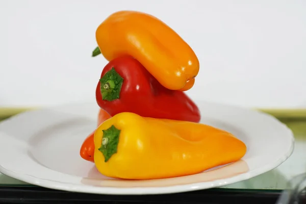 Kleine Paprika Verschiedenen Farben Und Formen — Stockfoto