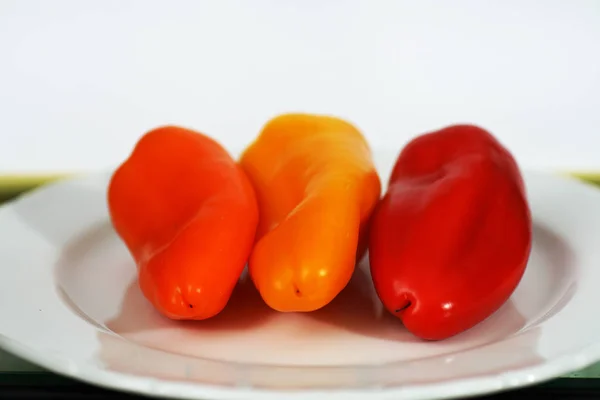 Kleine Paprika Verschiedenen Farben Und Formen — Stockfoto