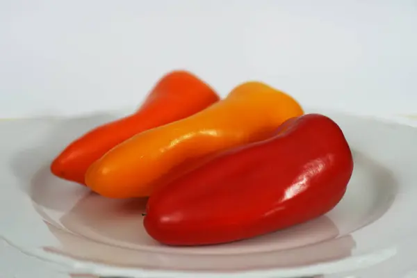 Kleine Paprika Verschiedenen Farben Und Formen — Stockfoto