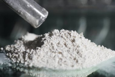 Toz olarak kalsiyum hidroksit