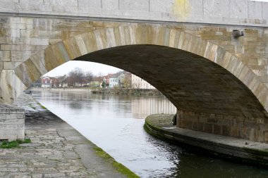 Stone Bridge Regensburg'da bu tür ve boyut dünyanın en eski köprüdür 