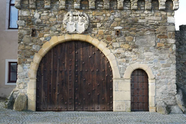 バイエルン州の Falkenfels で非常に良好な状態で中世の城 — ストック写真
