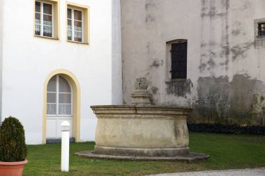 Wrth Tuna üçüncü büyük kenti Regensburg'da bölge en doğudaki yerleşim yeri 