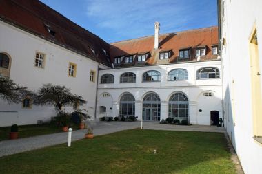 Wrth Tuna üçüncü büyük kenti Regensburg'da bölge en doğudaki yerleşim yeri 