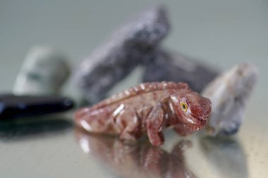 Quartz ve mika mineral granit olduğunu