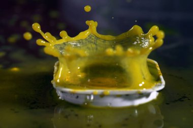 Sanatsal boya suluboya ile