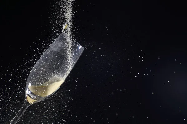 Öknen Sprit Fin Sand Sipprar Ett Champagneglas — Stockfoto