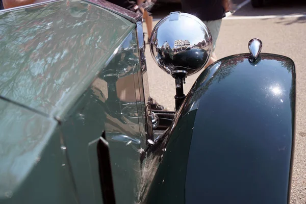 Παλιά Αυτοκίνητα Πολύ Καλά Διατηρημένο Και Γυαλισμένο Μια Υψηλή Γυαλάδα — Φωτογραφία Αρχείου