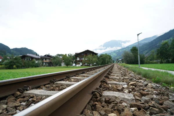 Kısmen Çürümüş Tren Vagonları Olan Eski Bir Demiryolu Tesisi — Stok fotoğraf