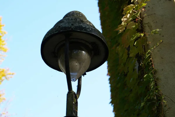 Oude Lampen Langs Weg Die Nog Steeds Bedrijf Zijn Vandaag — Stockfoto