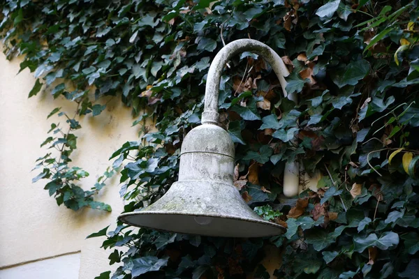 Yol Boyunca Eski Lambalar Bugün Hala Çalışıyor — Stok fotoğraf