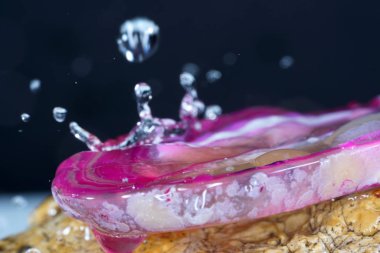 Özellikle minerallerin hastalıklarda iyileştirici etkisi olduğu veya durumu iyileştirdiği söylenir..