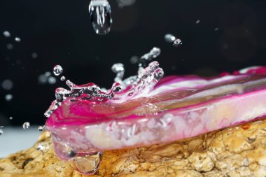 Özellikle minerallerin hastalıklarda iyileştirici etkisi olduğu veya durumu iyileştirdiği söylenir..