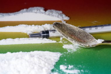 Makro mercekli un stüdyoda renkli gradyan karşısında fotoğraflandı